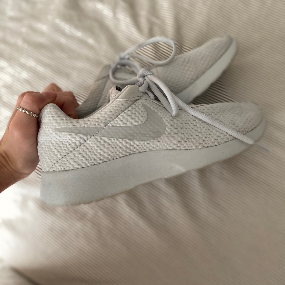 Nike Tennis Shoes